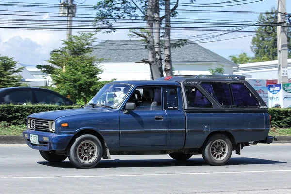 Privé-auto, Mazda familie mini pick-up truck. — Stockfoto