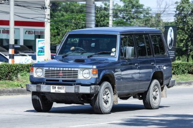Eski Mitsubishi Pajero Suv araç.