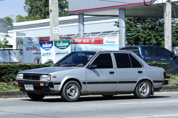 Régi személyautó, Nissan Sunny. — Stock Fotó