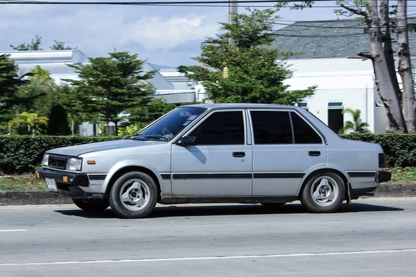 Privat gammal bil, Nissan Sunny. — Stockfoto