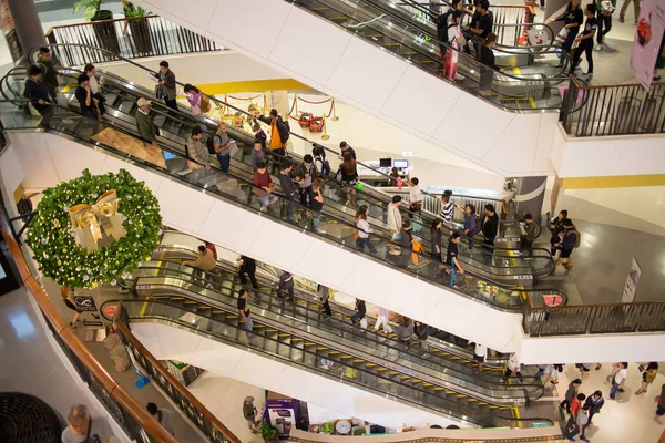 Pessoas dentro do Festival Central Chiangmai . — Fotografia de Stock