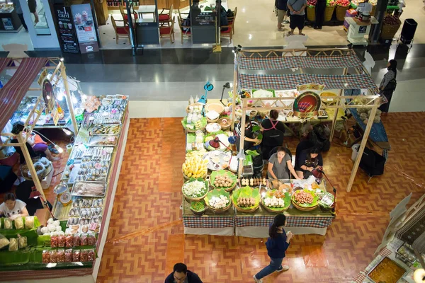 Food Center Bereich innerhalb des zentralen Festival Chiangmai — Stockfoto