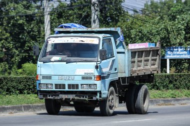 Özel eski Isuzu damperli kamyon.