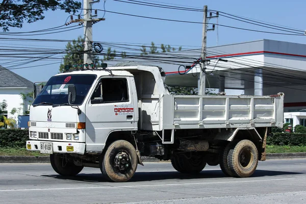 Рядовой старый грузовик Исудзу . — стоковое фото