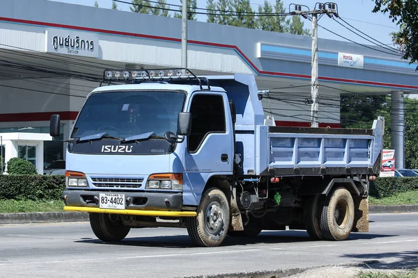 Privé oude Isuzu Dump Truck. — Stockfoto