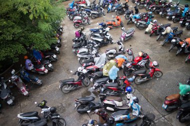Motosiklet park alanı Maharaj Nakorn Chiang Mai Hastanesi.