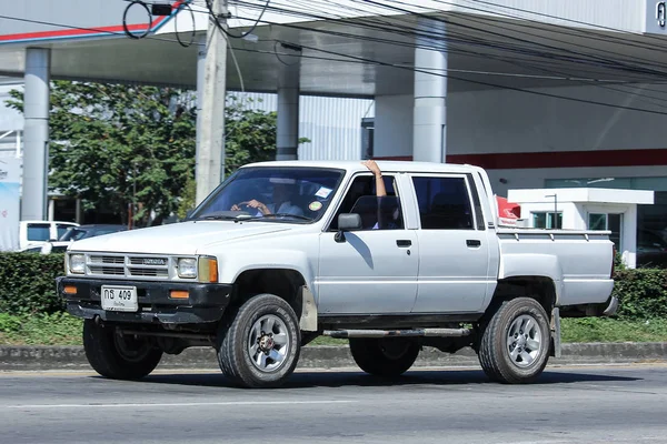 Vieux pick-up privé, Toyota Hilux . — Photo