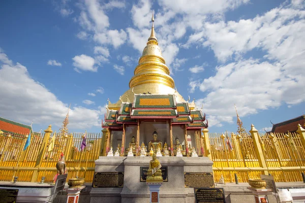 Že Hariphunchai, hlavní chrám v Lamphunu provincii Phra — Stock fotografie