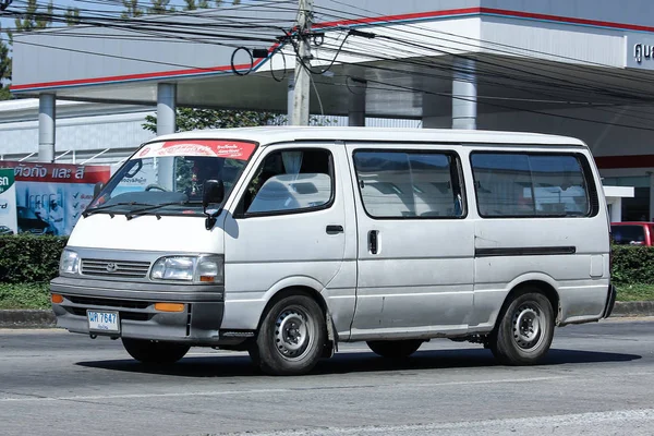 Toyota Hiace gamla Van privatbil. — Stockfoto