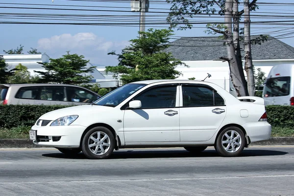 Privat bil, Mitsubishi Lancer — Stockfoto