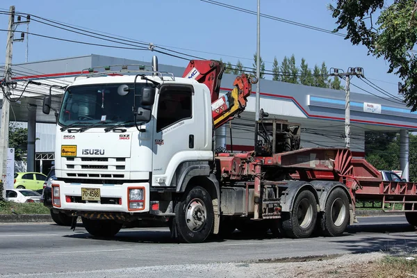 Oplegger vrachtwagen met kraan van Chiangmai Pk vervoer — Stockfoto