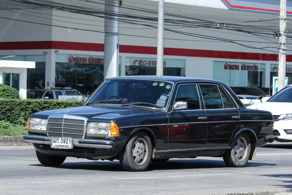 Carro velho privado de Mercedes Benz — Fotografia de Stock