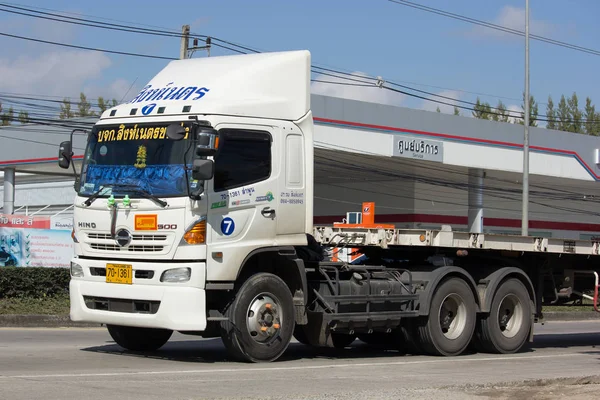 Camión remolque de la empresa de transporte Singhanert . —  Fotos de Stock