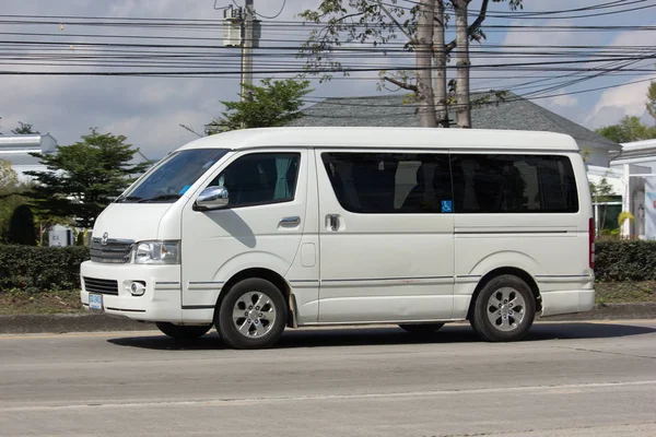 Рядовой Toyota Ventury van — стоковое фото