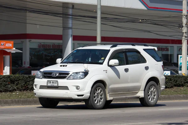 Özel suv otomobil, Toyota Fortuner. — Stok fotoğraf