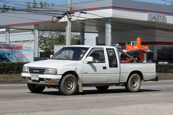Privé Isuzu pick-up Truck. — Stockfoto