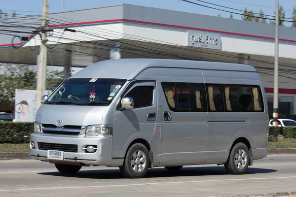 Privé Toyota commuter van. — Stockfoto