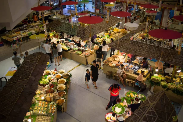 泼水节食品节在中央节清迈. — 图库照片