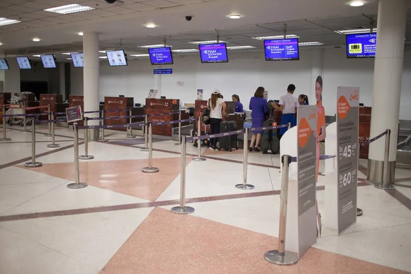 Couter Check-in all'interno dell'aeroporto internazionale di Chiang mai — Foto Stock