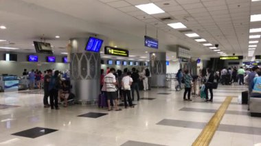 Uluslararası Terminal Chiang mai Uluslararası Havaalanı içinde yolcu. 