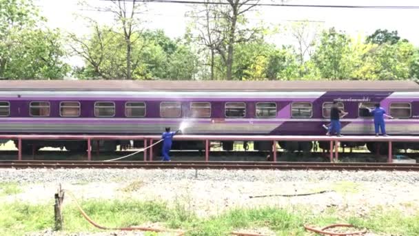 Cleaning Train of route Bangkok and Chiangmai — Stock Video