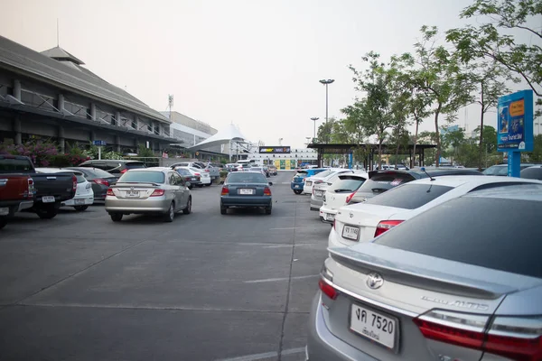 Aparcamiento ocupado del Aeropuerto Internacional de Chiangmai — Foto de Stock