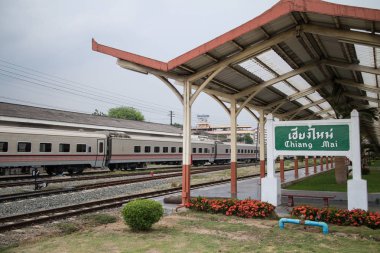 Chiangmai tren istasyonu ve yeni yolcu araba arka planı için
