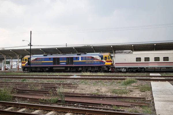 Uttaravithi vlak mezi Bangkoku a Chiang mai. — Stock fotografie