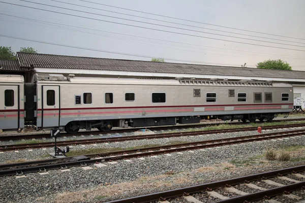 Driver bilen av tåg Uttaravithi till Bangkok. — Stockfoto