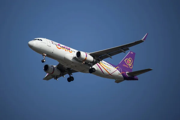 HS-TXU Airbus A320-200 de la vía aérea tailandesa sonrisa . — Foto de Stock