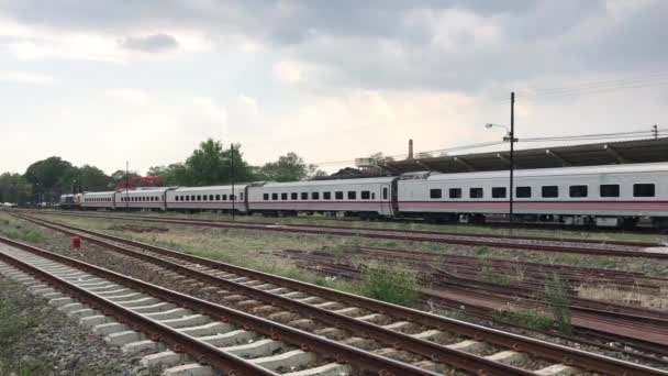 Carro novo do passageiro do trem no 11. Uttaravithi — Vídeo de Stock