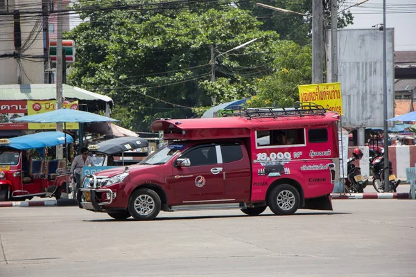 Táxi vermelho Chiang Mai, para o passageiro da estação de ônibus — Fotografia de Stock