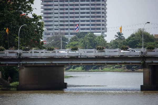 Pont Nawarat traversant la rivière Ping — Photo