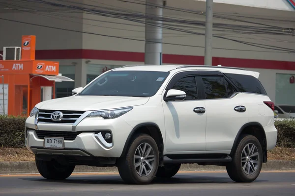 Suv soukromé auto, Toyota Fortuner. — Stock fotografie