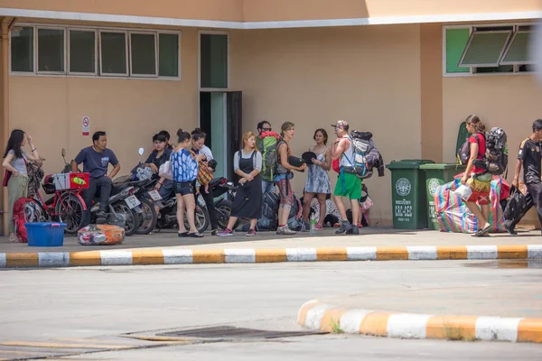 Passenger of Bus inside New terminal of Chiangmai Bus station — Stock Photo, Image