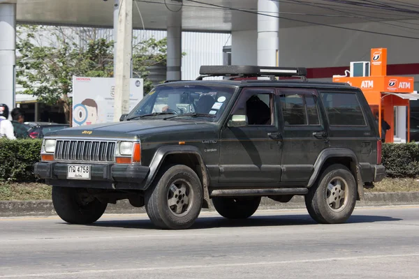 Soukromý džíp 4 x 4 auto Cherokee. — Stock fotografie