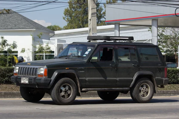 Prywatnych jeep 4 x 4 Cherokee samochód. — Zdjęcie stockowe