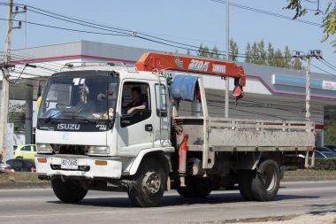 Özel kamyon vinç ile. 