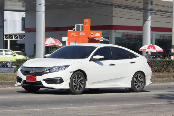 Coche privado, Honda Civic. En la carretera 1001 — Foto de Stock