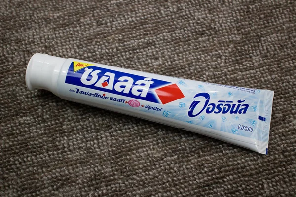Produktaufnahme von salz original Zahnpasta. — Stockfoto