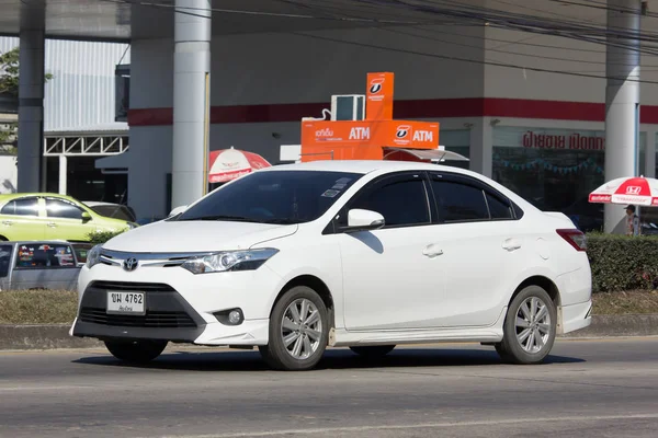 Coche privado, Toyota Vios. sedán subcompacto de cuatro puertas — Foto de Stock