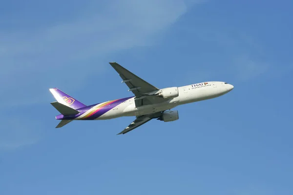 Boeing 777-200 HS-TJF of Thaiairway — Stock Photo, Image