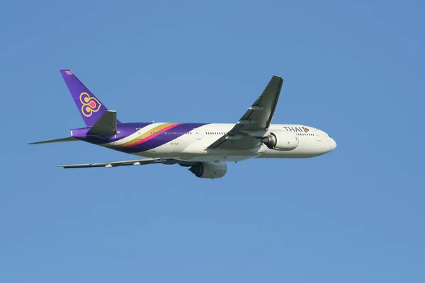 Boeing 777-200 HS-TJF de Thaiairway — Foto de Stock