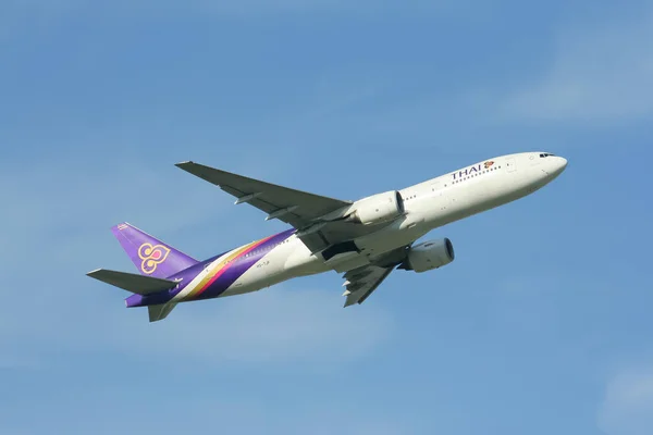 Боїнг 777 — 200 Hs-Tjf Thaiairway — стокове фото