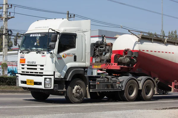 Camión de cemento de Just in time express Empresa logística . —  Fotos de Stock