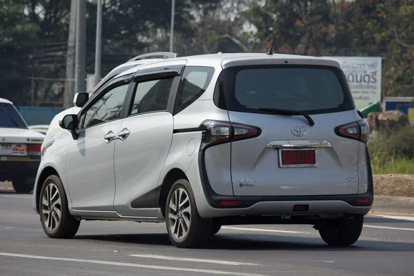 Nuevo producto de Toyota Automóvil Toyota Sienta Mini MPV Van — Foto de Stock