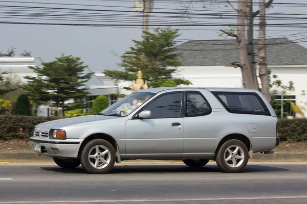 Recogida privada Nissan Nv Queencab . — Foto de Stock