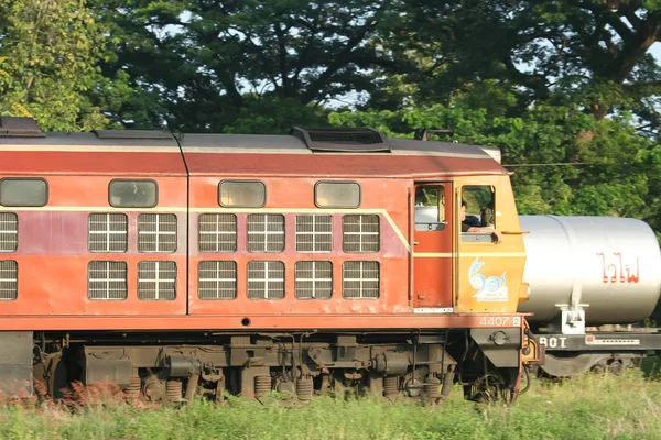鉄道 14 節の Alsthom 機関車 No4407. — ストック写真