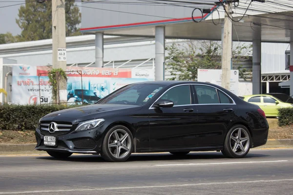 Lujoso coche blanco Mercedes Benz CLA 180 Untamed . — Foto de Stock