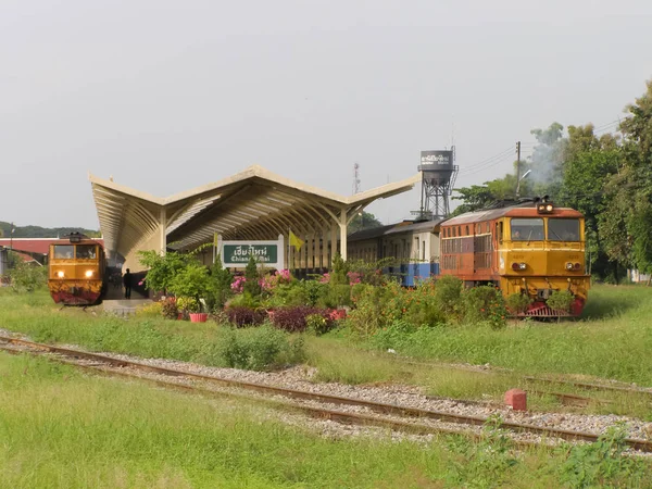 Locomotora Alsthom No4213 para el tren no52 . — Foto de Stock